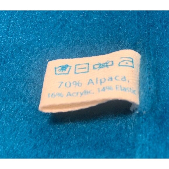 Women's Alpaca Fur White Beanie Snow Hat Handmade in Ecuador - Picture 5 of 5